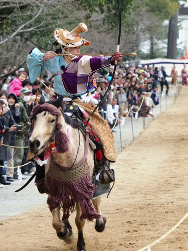 2017年3月　福岡・柳川市　三柱神社　流鏑馬奉納終了後の初陣　　射手見習い　宮島　さとみ