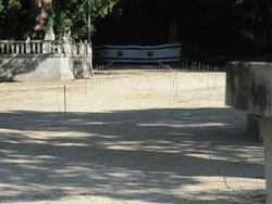 綱分八幡宮　参道馬場　馬場元より