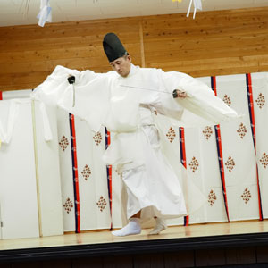 綱分八幡宮　放生会御神幸祭　神楽　剣舞