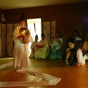 綱分八幡宮　放生会御神幸祭　神楽　岩戸