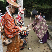 福岡県飯塚市　綱分八幡宮　流鏑馬神事　弓渡しの儀