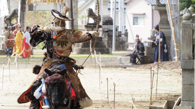 小笠原流旧馬術（流鏑馬）　騎射・挟み物